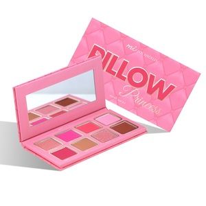 EYESHADOW PALETTE